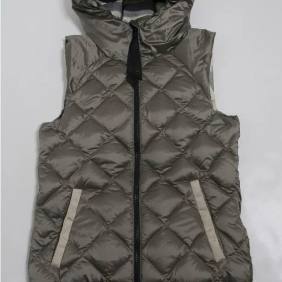 The Fluffiest Vest - Picture 4 of 14